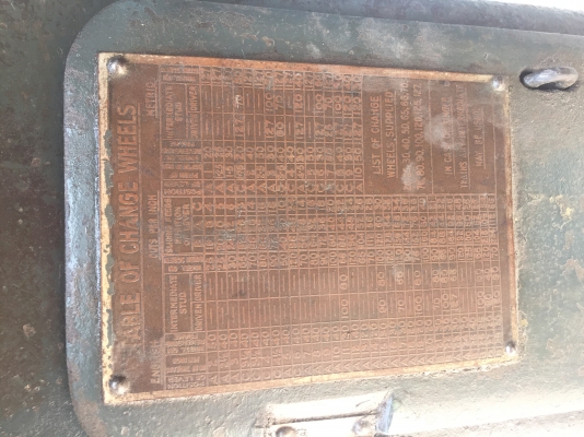 ขายเครื่องกลึงยุโรปยาว4ฟุตกลึงงานได้3ฟุตกลึงเกลียวเดินฟีดได้2เพลาเกียร์บ็อกราคาถูก