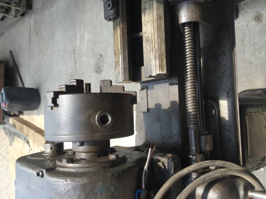 ขายเครื่องกลึงยุโรปยาว4ฟุตกลึงงานได้3ฟุตกลึงเกลียวเดินฟีดได้2เพลาเกียร์บ็อกราคาถูก