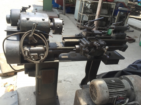 ขายเครื่องกลึงยุโรปยาว4ฟุตกลึงงานได้3ฟุตกลึงเกลียวเดินฟีดได้2เพลาเกียร์บ็อกราคาถูก
