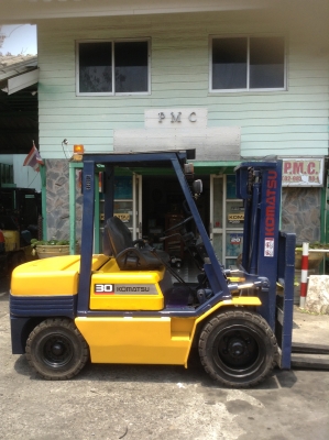 +++ ขายโฟล์คลิฟท์  KOMATSU FD30-11  ขนาด 3  ตัน  เครื่องยนต์ดีเซล  เสา  3  เมตร  เกียร์ธรรมดา  งา 1,070  มม.  ยางตันครับ