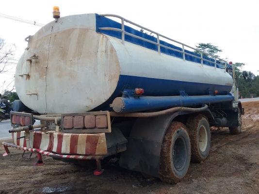 ขาย 565,000 รถบรรทุกน้ำ HINO KT 925 2 เพลาอุปกรพร้อมรถวิ่งลาดน้ำทำทางอยู่พร้อมใช้ 090-772-3710 090-772-3708 ขาย 565,000 รถบรรทุกน้ำ HINO KT 925 2 เพลาอุปกรพร้อมรถวิ่งลาดน้ำทำทางอยู่พร้อมใช้ 090-772-3710 090-772-3708