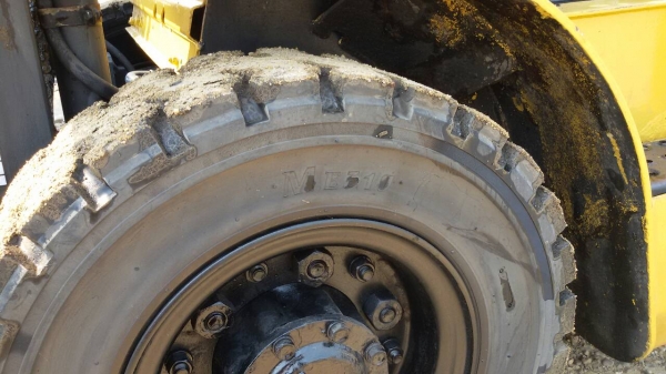 ขายรถยก MITSUBICHI FD25 เครื่องดีเซล เกียร์ธรรมดา ยางตันหน้าหลังเสาสูง 3 เมตร ยกได้ 2.5 ตัน ติดต่อ 089-7949488 ขายรถยก MITSUBICHI FD25 เครื่องดีเซล เกียร์ธรรมดา ยางตันหน้าหลังเสาสูง 3 เมตร ยกได้ 2.5 ตัน ติดต่อ 089-7949488