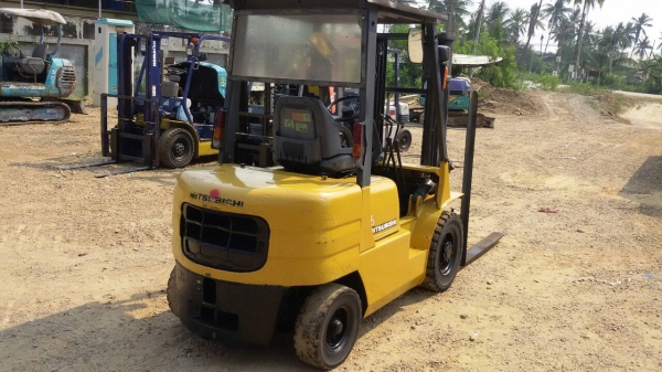 ขายรถยก MITSUBICHI FD25 เครื่องดีเซล เกียร์ธรรมดา ยางตันหน้าหลังเสาสูง 3 เมตร ยกได้ 2.5 ตัน ติดต่อ 089-7949488 ขายรถยก MITSUBICHI FD25 เครื่องดีเซล เกียร์ธรรมดา ยางตันหน้าหลังเสาสูง 3 เมตร ยกได้ 2.5 ตัน ติดต่อ 089-7949488