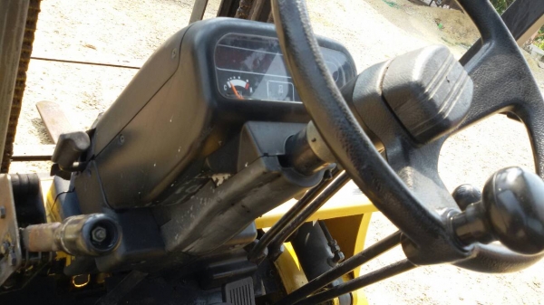 ขายรถยก MITSUBICHI FD25 เครื่องดีเซล เกียร์ธรรมดา ยางตันหน้าหลังเสาสูง 3 เมตร ยกได้ 2.5 ตัน ติดต่อ 089-7949488 ขายรถยก MITSUBICHI FD25 เครื่องดีเซล เกียร์ธรรมดา ยางตันหน้าหลังเสาสูง 3 เมตร ยกได้ 2.5 ตัน ติดต่อ 089-7949488