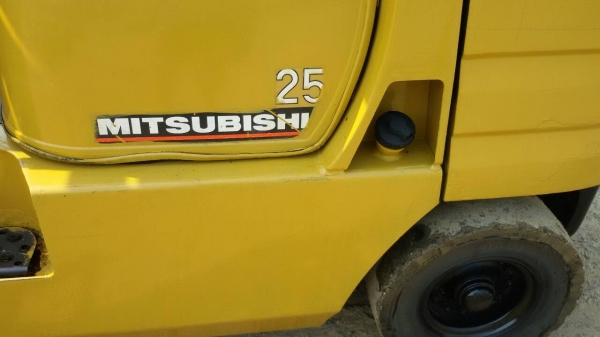 ขายรถยก MITSUBICHI FD25 เครื่องดีเซล เกียร์ธรรมดา ยางตันหน้าหลังเสาสูง 3 เมตร ยกได้ 2.5 ตัน ติดต่อ 089-7949488 ขายรถยก MITSUBICHI FD25 เครื่องดีเซล เกียร์ธรรมดา ยางตันหน้าหลังเสาสูง 3 เมตร ยกได้ 2.5 ตัน ติดต่อ 089-7949488