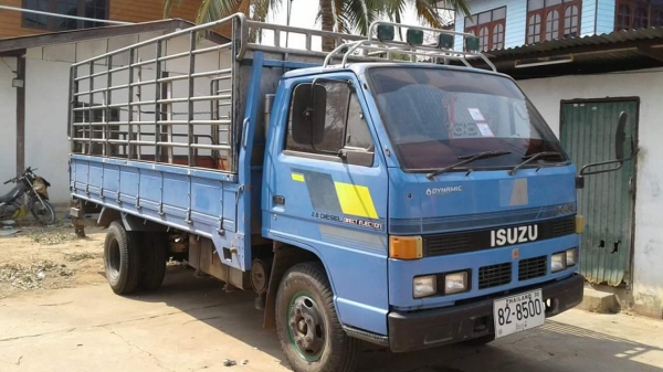 ขายรถ6ล้อ NKR110แรง มีสโล เครื่องดี แคชซีสวย ยางดี ยาว4.30เมตร รถสวยสภาพพร้อมใช้งาน เอกสารพร้อมโอน สนใจโทร 090-8588220คุณนะ 093-3258446คุณบิว หรือเข้าดูสินค้าอื่นๆได้ที่ www.truck.in.th/498 หรือเพจFacebook ณรงค์ ซื้อขายรถมือสอง (เว็บไซต์ส่วนตัว) หรือFaceb