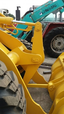 รถตักล้อยาง WA 100-1