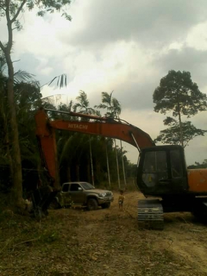 ขาย HITACHI EX200-3 สภาพสวยพร้อมใช้ ราคาต่อรองได้ ติดต่อได้ที่คุณ อ๊อฟ พิจิตร 086-737-9991