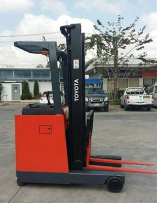 จำหน่าย Used Toyota Forklift 7FB15 ไฟฟ้ายืนขับ นำเข้า ขนาด 1.5 ตัน เสา 4 เมตร สภาพใหม่มาก ทำสีแล้ว รวมตู้ชาร์จ