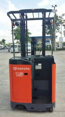 จำหน่าย Used Toyota Forklift 7FB15 ไฟฟ้ายืนขับ นำเข้า ขนาด 1.5 ตัน เสา 4 เมตร สภาพใหม่มาก ทำสีแล้ว รวมตู้ชาร์จ