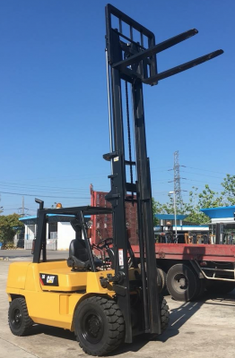 จำหน่าย Used Forklift CAT DP50KT โหลด 5 ตัน ดีเซล 6 สูบ เสาสูง 4.5 เมตร  สภาพ 90 \%