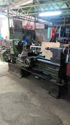 เครื่องกลึง8ฟุตรูเพลา3นิ้วผ่านกลึงงานยาว1500 ผ่านป้อมมีด380 ผ่านหน้าแท่น600 ผ่านท้องม้า800ราคาเบาๆครับ