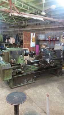 เครื่องกลึง8ฟุตรูเพลา3นิ้วผ่านกลึงงานยาว1500 ผ่านป้อมมีด380 ผ่านหน้าแท่น600 ผ่านท้องม้า800ราคาเบาๆครับ