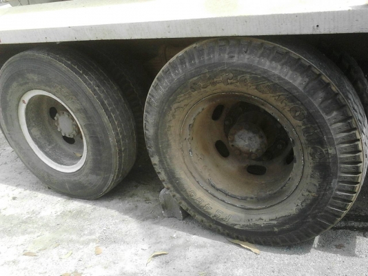 รถอีซูซุ  10  ล้อ โม่ปูน  FRZ441 เปลื่ยนเครื่อง  260 แรงม้า.     สนใจติดต่อ  081 - 6079515