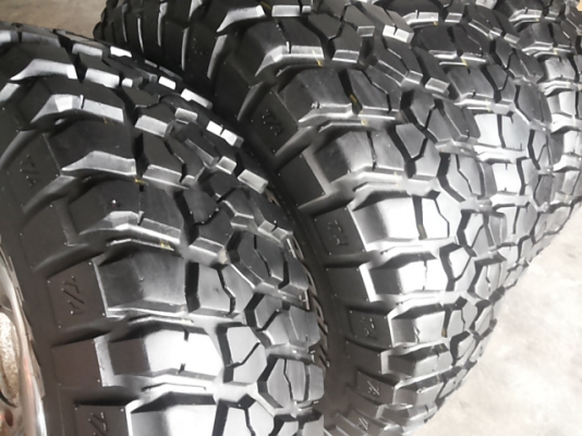 ***ยางBFGoodrich KM2 usa.เก่าเก็บ*** ขนาด30"&times;9.50"&times;15"