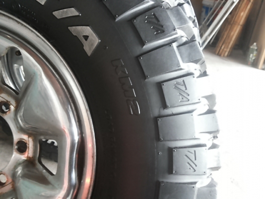 ***ยางBFGoodrich KM2 usa.เก่าเก็บ*** ขนาด30"×9.50"×15" ***ยางBFGoodrich KM2 usa.เก่าเก็บ*** ขนาด30"×9.50"×15"