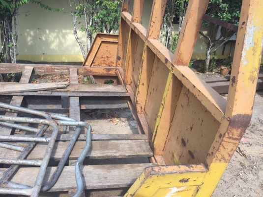 กระบะท้ายลาด บรรทุกแบคโฮ มีสะพานขึ้น