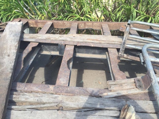 กระบะท้ายลาด บรรทุกแบคโฮ มีสะพานขึ้น