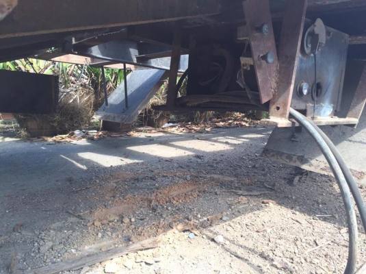 กระบะท้ายลาด บรรทุกแบคโฮ มีสะพานขึ้น