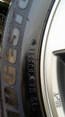 ขายล้อแม็ก vigo champ 16" พร้อมยางปี14 สนใจติดต่อ ตาเล็ก ล้อและยาง 081-3747940