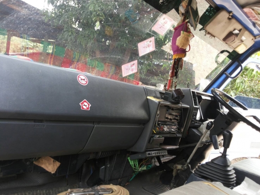 รถบรรทุก ISUZU NPR59 ปี42 6 ล้อใหญ่ดั๊มพ์ติดเครน เครื่อง 115 แรง แอร์เย็น เครื่องเสียงพร้อม พวงมาลัยพาวเวอร์ ราคา 468,000 บ.รถอยู่สระบุรี