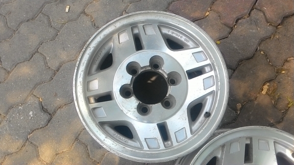 ขายล้อ Toyota surf ขายล้อ Toyota surf