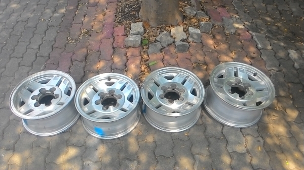 ขายล้อ Toyota surf ขายล้อ Toyota surf