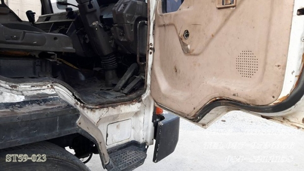 ขายด่วน รถบรรทุก 10 ล้อ MITSUBISHI FUSO 527MA / 190 แรง 2 เพลา (หัวคัซซี) พร้อมใช้งาน ราคาสุดคุ้ม