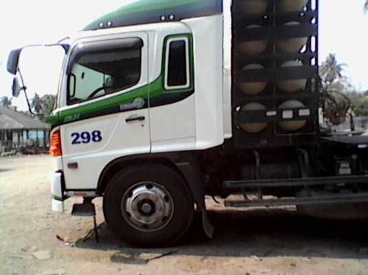 หัวลากhino260แรง ngvแท้ปี55เพิ่มเติมโทร089-0808114หญิง