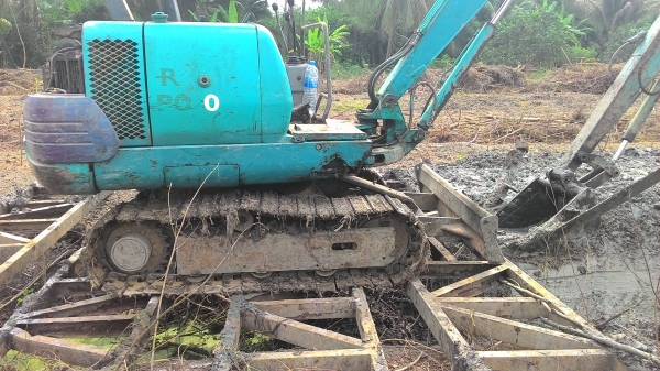 Komatsu Pc10-7โซ่ใหม่ 165,000ราคาต่อรอง Komatsu Pc10-7โซ่ใหม่ 165,000ราคาต่อรอง