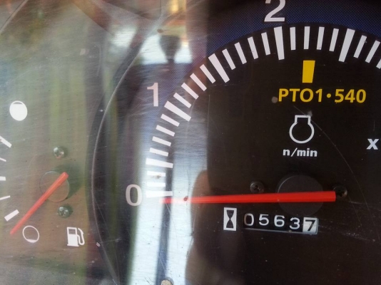 คูโบต้า L4708 4 WD พร้อมใบมีดตราช้างคานล่าง