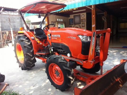 คูโบต้า L4708 4 WD พร้อมใบมีดตราช้างคานล่าง