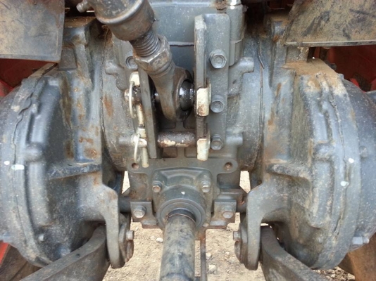 คูโบต้า L4708 4 WD พร้อมใบมีดตราช้างคานล่าง