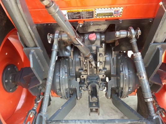 คูโบต้า L4708 4 WD พร้อมใบมีดตราช้างคานล่าง