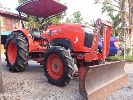 คูโบต้า L4708 4 WD พร้อมใบมีดตราช้างคานล่าง