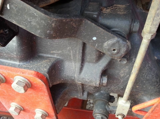 คูโบต้า L4708 4 WD พร้อมใบมีดตราช้างคานล่าง