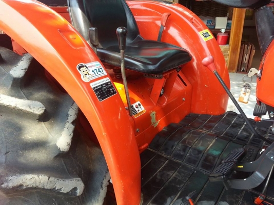 คูโบต้า L4708 4 WD พร้อมใบมีดตราช้างคานล่าง