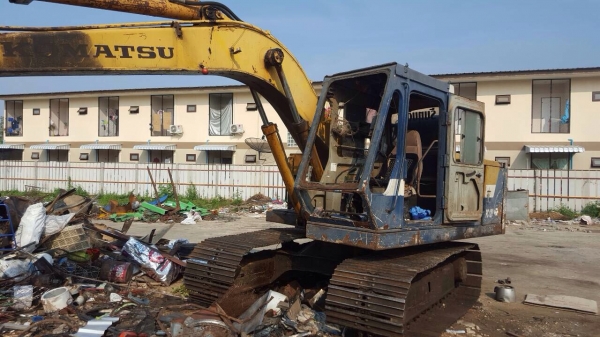 ขาย PC120-2  รถพร้อมทำงาน เครื่อง ปั้มดี เอวแน่นเก่านอกมือเดียว เอกสารอินวอย  มีคีบ กับ บุ้งกี๋ ราคา 335,000  091-0206555 เอิร์ทครับ