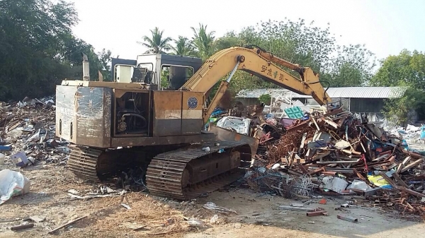 ขาย PC120-2  รถพร้อมทำงาน เครื่อง ปั้มดี เอวแน่นเก่านอกมือเดียว เอกสารอินวอย  มีคีบ กับ บุ้งกี๋ ราคา 335,000  091-0206555 เอิร์ทครับ