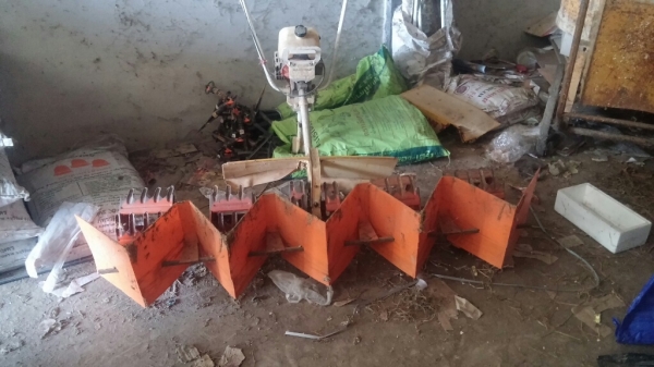 เครื่องกำจัดหญ้า 5 แถว