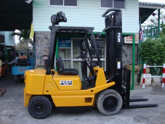 ขายรถโฟล์คลิฟท์  T.C.M.  FD25(สภาพพร้อมใช้ )  เครื่องยนต์ดีเซล  เกียร์ธรรมดา  เสาสูง  4  เมตร  ยางตันใหม่  งา 1,070  มม.