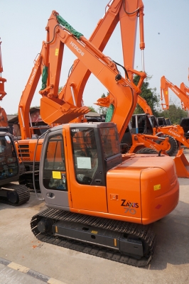 รถขุดตีนตะขนาบ ขนาด 6.3 ตัน ใหม่  - Hitachi รุ่น ZX70