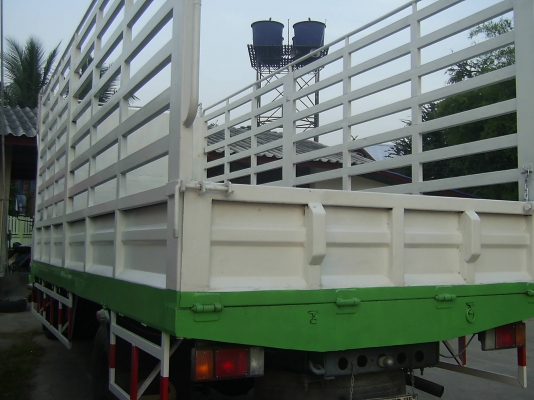 ขายรถ 6 ล้อ HINO มีคอกสูง กระบะยาว 5.50 ม. กว้าง 2.10 ม.