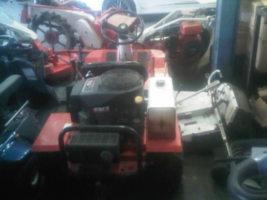 รถตัดหญ้านั่งขับ 18แรง รถตัดหญ้านั่งขับ 18แรง