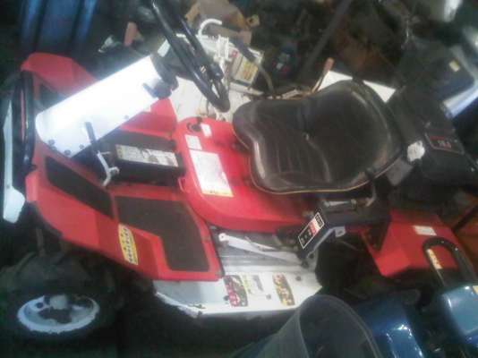 รถตัดหญ้านั่งขับ 18แรง รถตัดหญ้านั่งขับ 18แรง