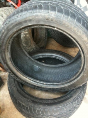 ขายครับ ยาง 2 เส้น สภาพสวยครับ 235/ 45 /17
