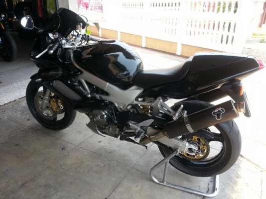 ขาย Vtr100F ปี 2001 พร้อม สรรพสามิตร ของแต่งเยอะ