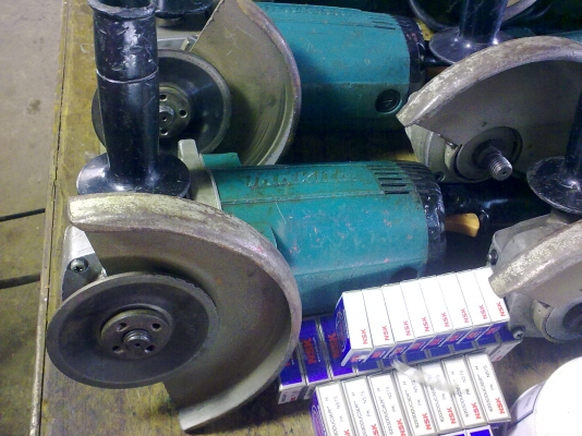 หินเจียร 7 นิ้ว Makita หินเจียร 7 นิ้ว Makita