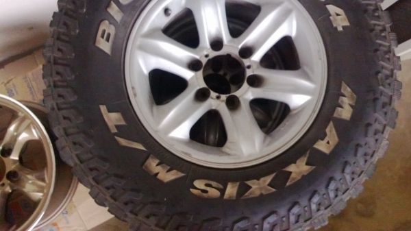 ขายเล็บเหยี่ยว+ยางmaxxis m/t 764 265/75/16