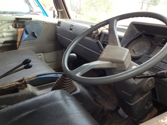 HINO FB - 150 HP JO5C หกล้อดั๊มพ์ ช่วงล่างใหญ่สวยพร้อมใช้งานติด F หน้า F หลังครบ เครื่องแห้งแรงดีไม่มีเยิ้ม ภายในเก๋งไม่ผุคอนโซลสวยครบ พวงมาลัยเพาเวอร์ เบรคทริ๊ปฟี้ครบพร้อม กระบะดั๊มพ์เหล็ก 4 ตันยิงหน้ายาว 3.90 เมตร เอกสารเล่มทะเบียนครบถูกต้องพร้อมโอน ราค